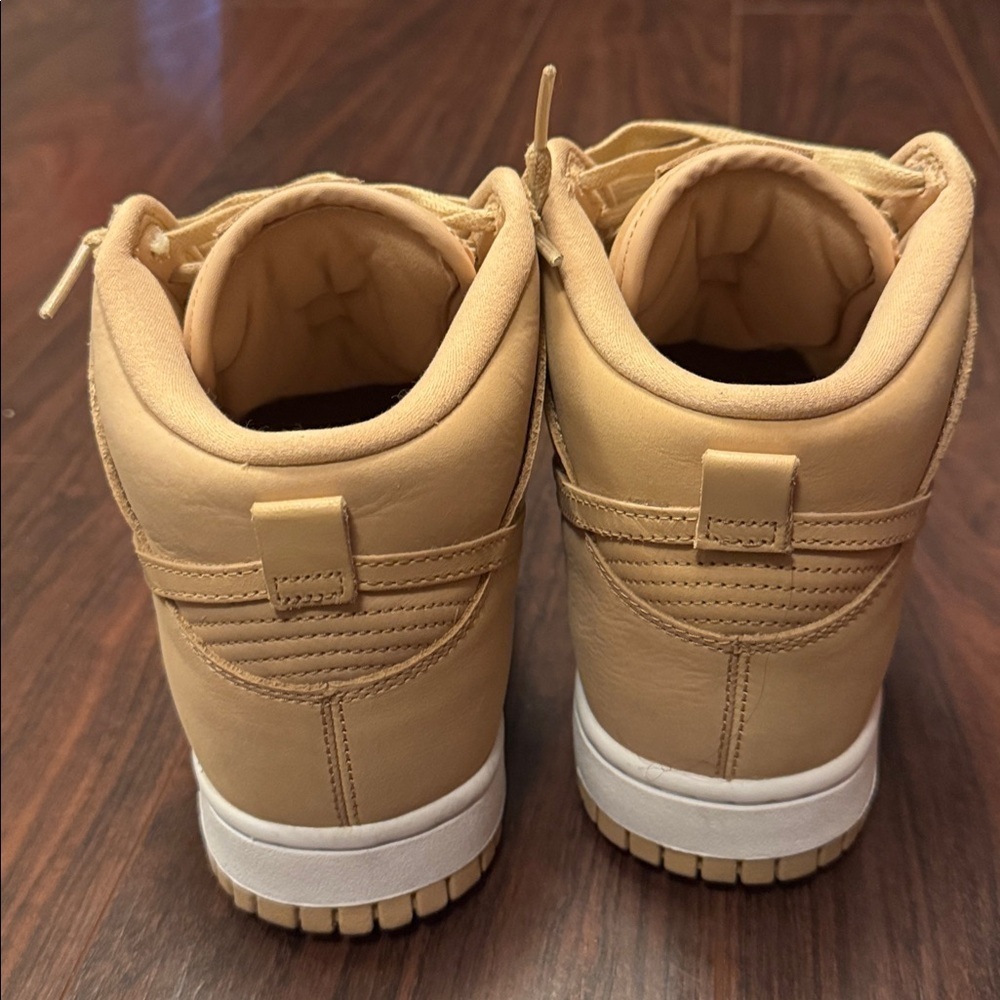 Nike Dunk High Premium
Vachetta Tan - Picture 4 of 6